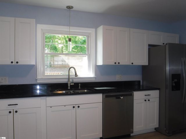 222 Woodview Avenue, Spartanburg, SC 29306