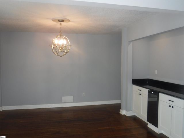 222 Woodview Avenue, Spartanburg, SC 29306