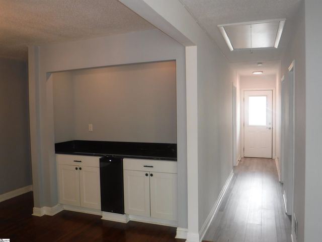 222 Woodview Avenue, Spartanburg, SC 29306