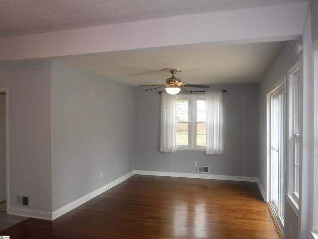 222 Woodview Avenue, Spartanburg, SC 29306