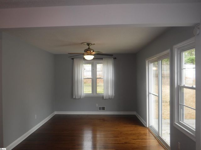 222 Woodview Avenue, Spartanburg, SC 29306