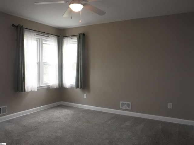 222 Woodview Avenue, Spartanburg, SC 29306