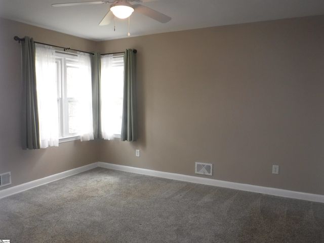 222 Woodview Avenue, Spartanburg, SC 29306