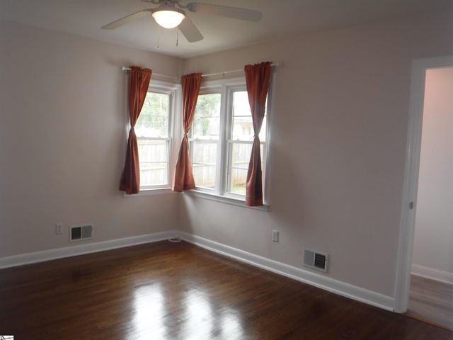 222 Woodview Avenue, Spartanburg, SC 29306