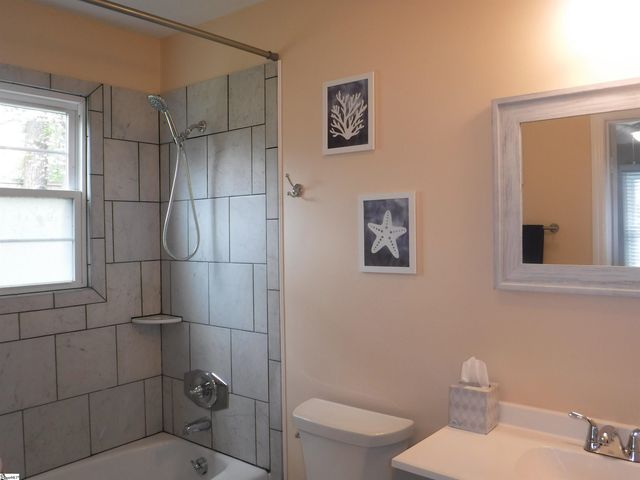 222 Woodview Avenue, Spartanburg, SC 29306