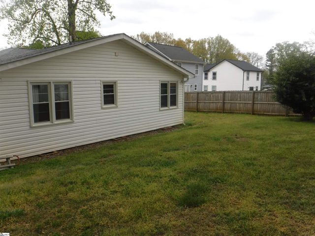 222 Woodview Avenue, Spartanburg, SC 29306