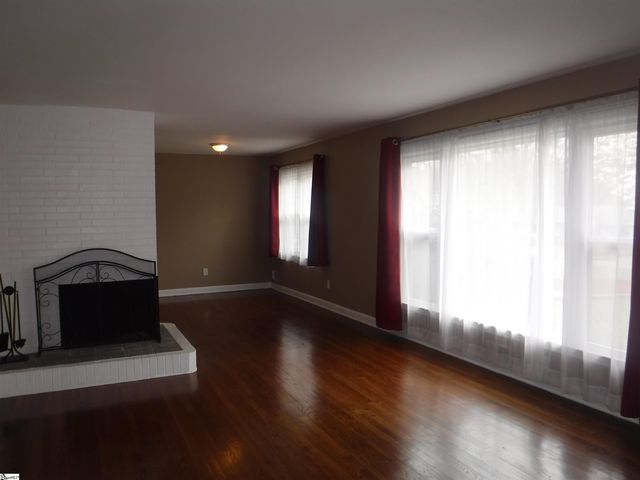 222 Woodview Avenue, Spartanburg, SC 29306