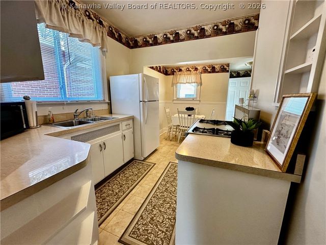 331 17th Street, Dunbar, WV 25064