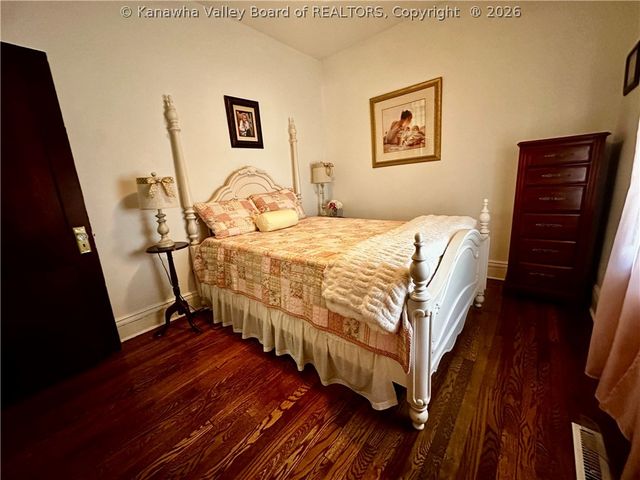 331 17th Street, Dunbar, WV 25064