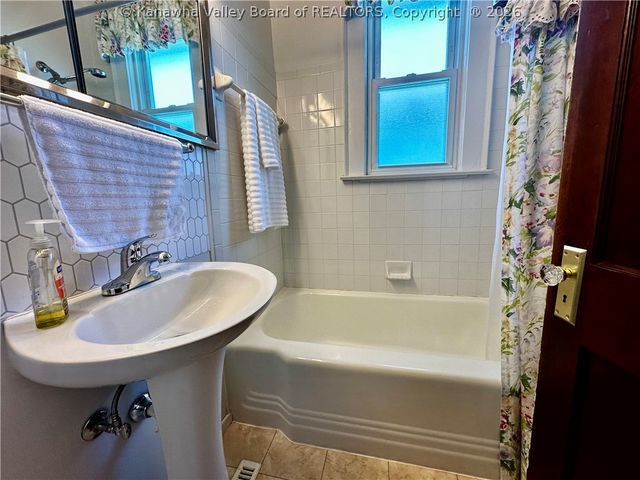 331 17th Street, Dunbar, WV 25064