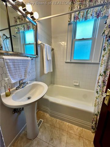 331 17th Street, Dunbar, WV 25064