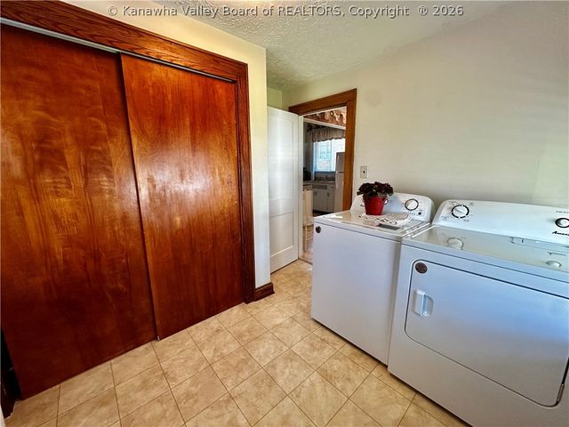 331 17th Street, Dunbar, WV 25064
