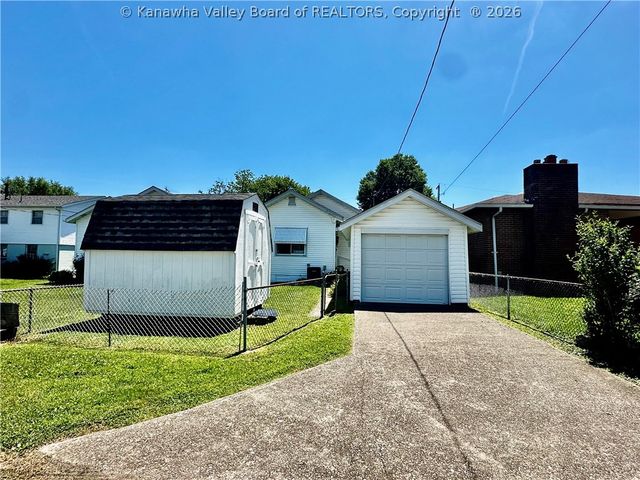 331 17th Street, Dunbar, WV 25064