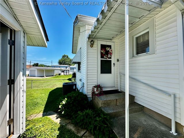 331 17th Street, Dunbar, WV 25064