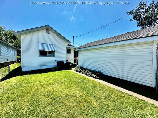 331 17th Street, Dunbar, WV 25064