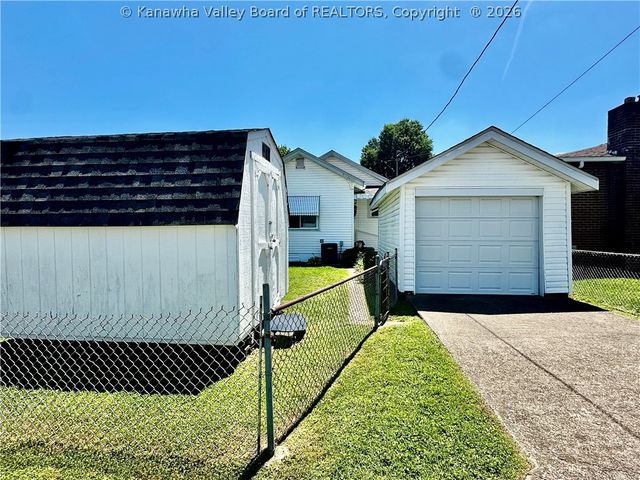 331 17th Street, Dunbar, WV 25064