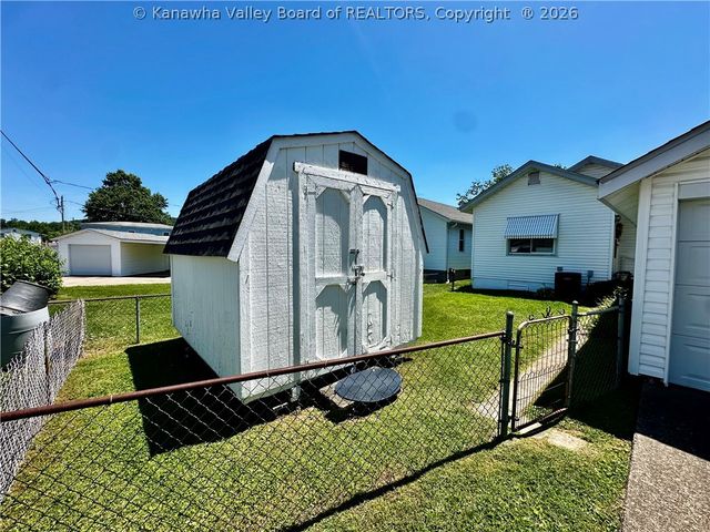 331 17th Street, Dunbar, WV 25064