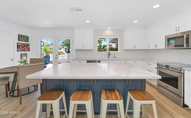 8620 E VIA DEL PALACIO Street, Scottsdale, AZ 85258