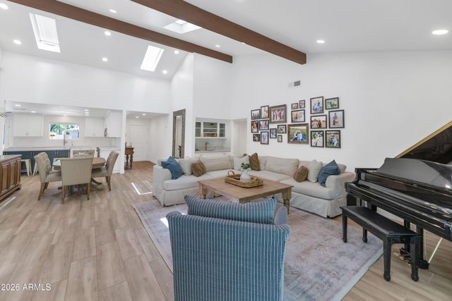 8620 E VIA DEL PALACIO Street, Scottsdale, AZ 85258