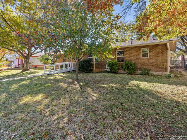 612 Bluebonnet St, Fredericksburg, TX 78624