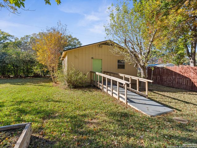 612 Bluebonnet St, Fredericksburg, TX 78624