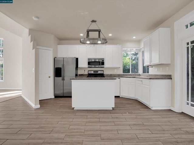 1015 Dellwood Ct, Brentwood, CA 94513