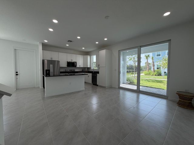 4402 Longwood Lake Square, Westlake, FL 33470