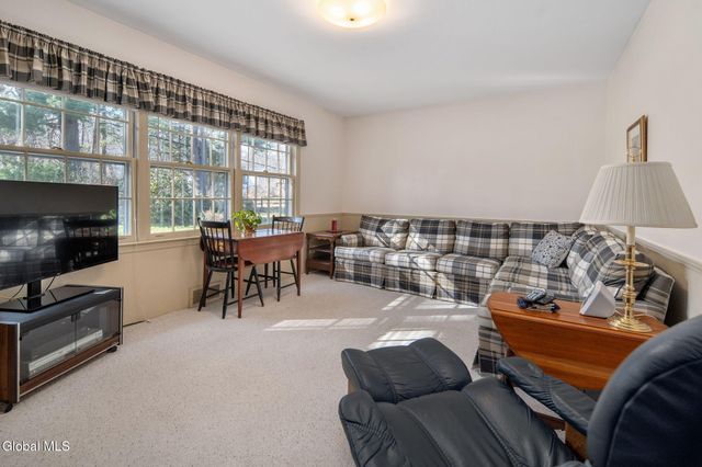 1139 Fernwood Drive, Niskayuna, NY 12309