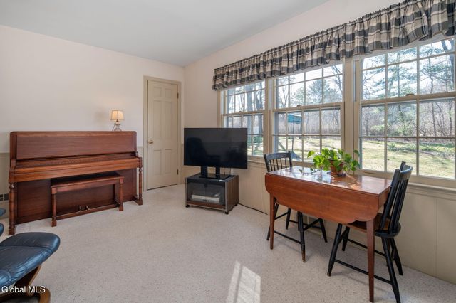 1139 Fernwood Drive, Niskayuna, NY 12309