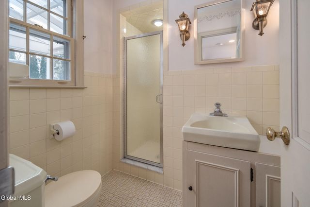 1139 Fernwood Drive, Niskayuna, NY 12309