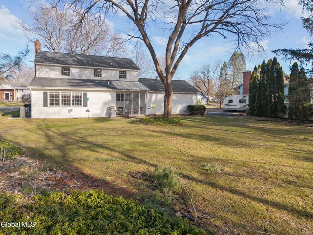 1139 Fernwood Drive, Niskayuna, NY 12309