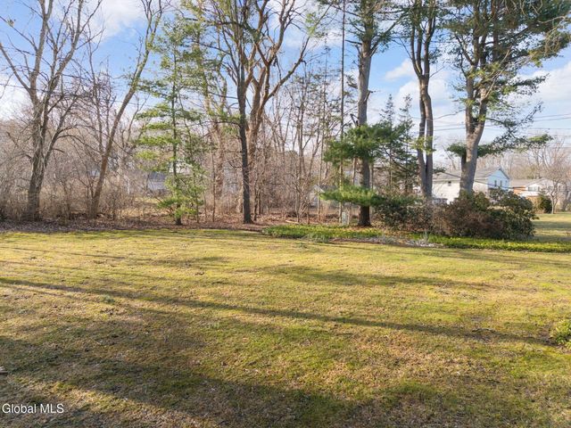 1139 Fernwood Drive, Niskayuna, NY 12309