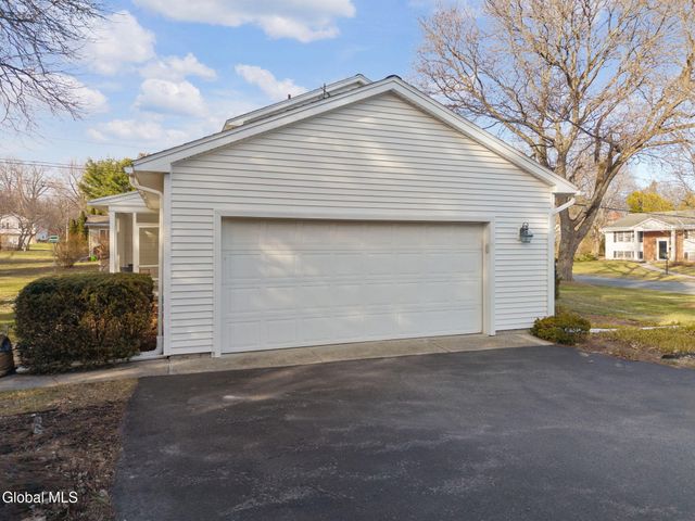 1139 Fernwood Drive, Niskayuna, NY 12309