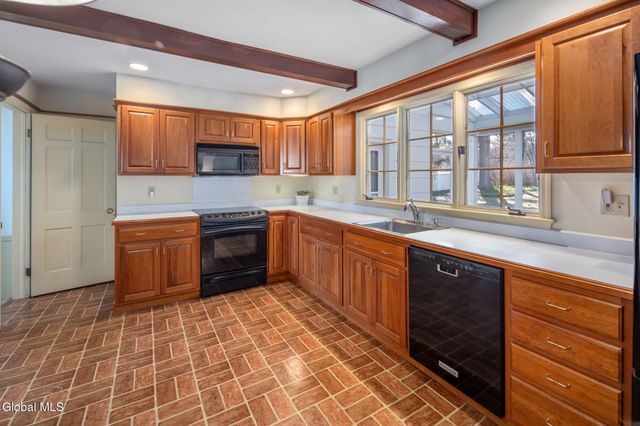 1139 Fernwood Drive, Niskayuna, NY 12309