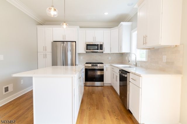 54 Navajo Ave, Parsippany-troy Hills Twp., NJ 07034