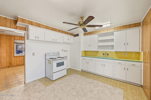 11116 W GREER Avenue, Youngtown, AZ 85363