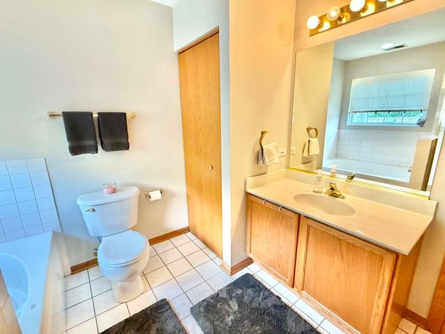 18614 W Point Drive, Tinley Park, IL 60477
