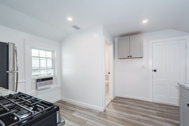 34 Walnut St. 4, Natick, MA 01760
