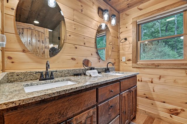 200 Forest View Lane, Mineral Bluff, GA 30559