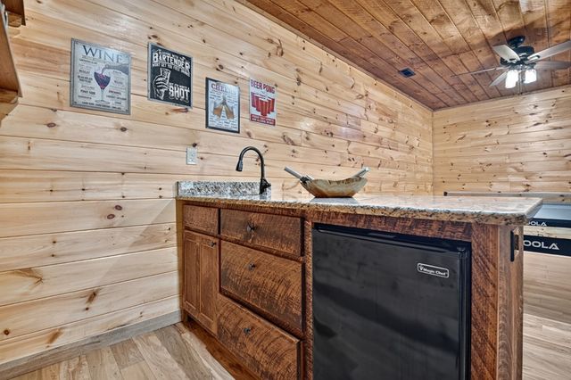 200 Forest View Lane, Mineral Bluff, GA 30559