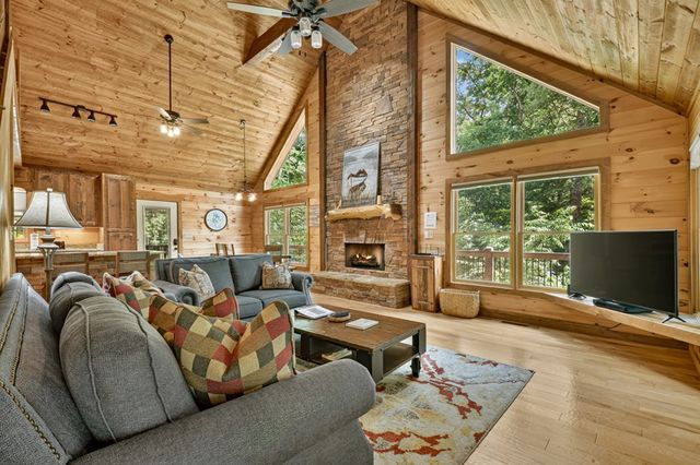200 Forest View Lane, Mineral Bluff, GA 30559