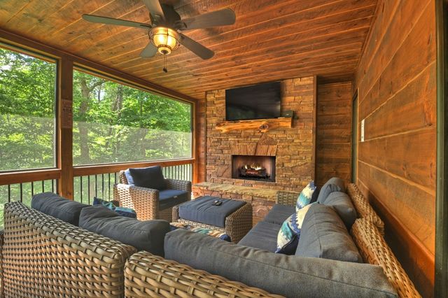200 Forest View Lane, Mineral Bluff, GA 30559