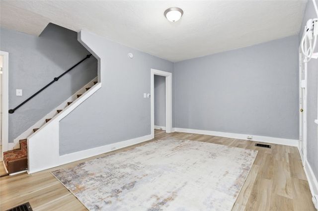 1320 Pioneer Ave, Brookline, PA 15226