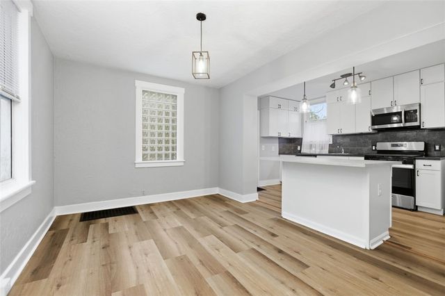 1320 Pioneer Ave, Brookline, PA 15226