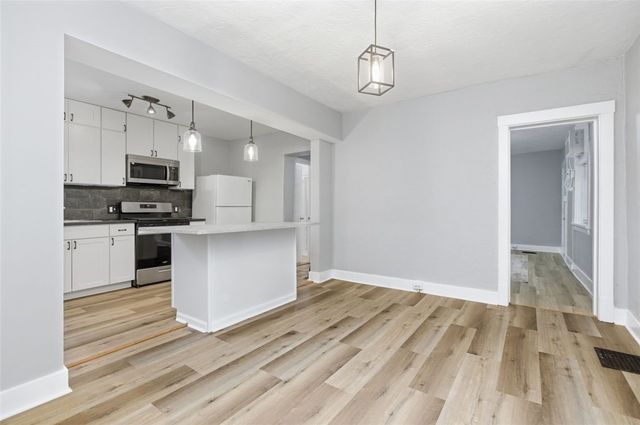 1320 Pioneer Ave, Brookline, PA 15226