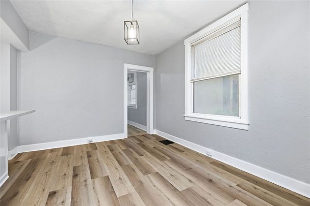 1320 Pioneer Ave, Brookline, PA 15226