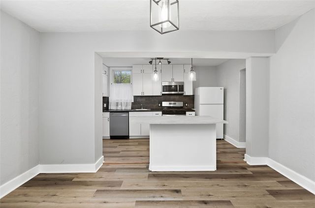 1320 Pioneer Ave, Brookline, PA 15226