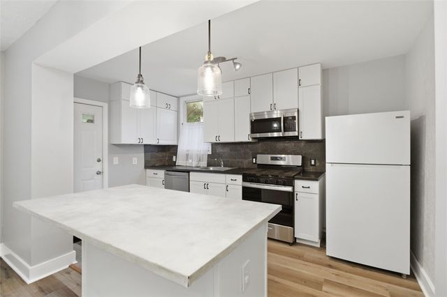 1320 Pioneer Ave, Brookline, PA 15226