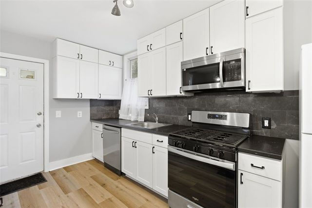 1320 Pioneer Ave, Brookline, PA 15226