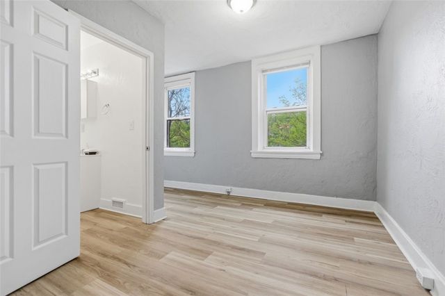 1320 Pioneer Ave, Brookline, PA 15226